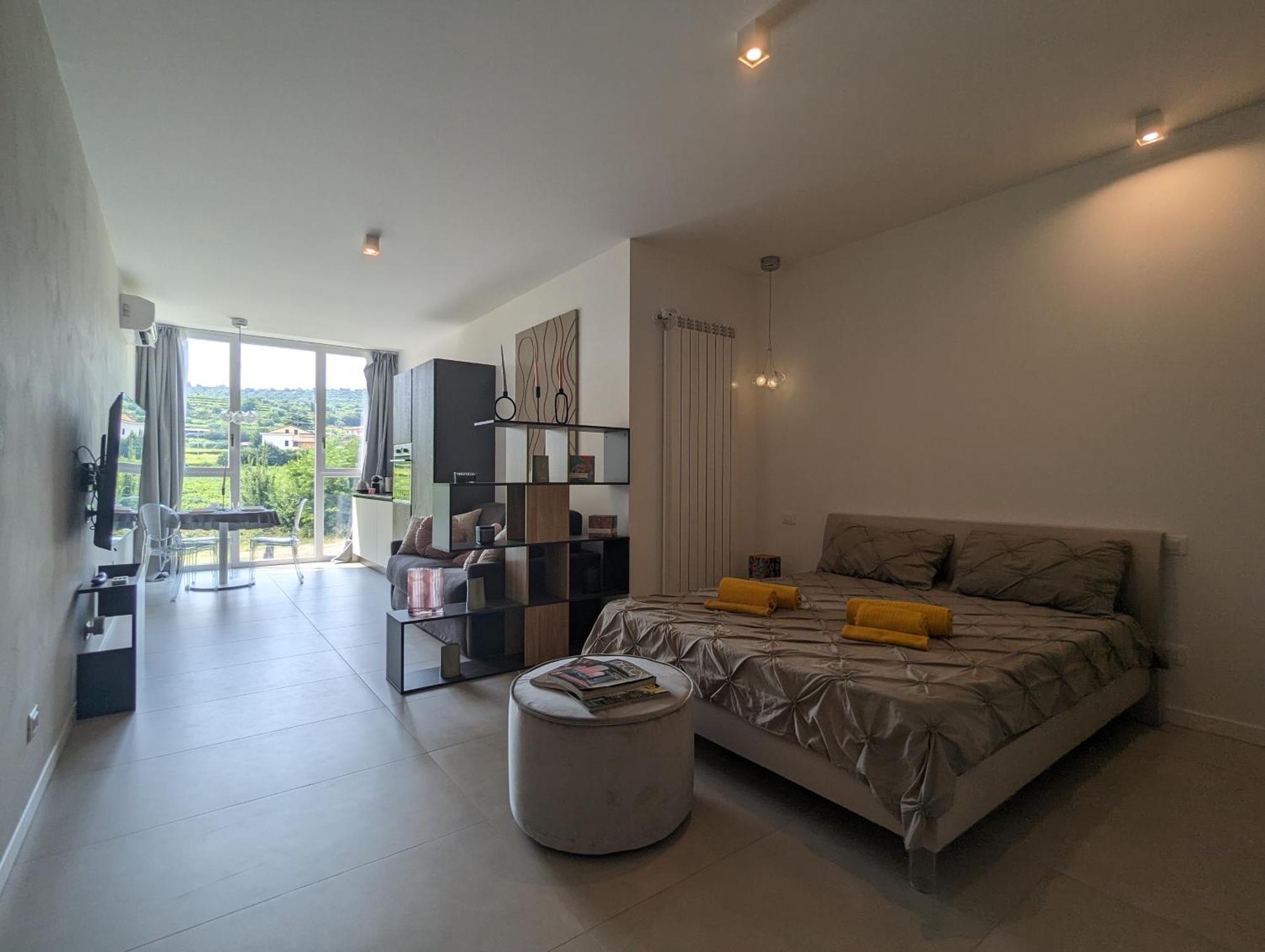 Apartment House With Vineyard View, For 3 Guests, With Private Covered Parking Space Negrar